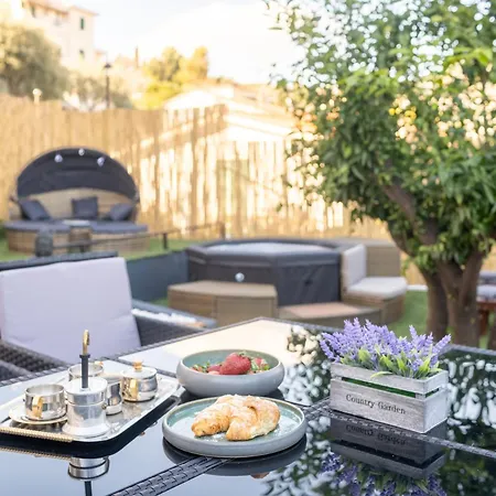 The Secret Garden - Jacuzzi Privata E Relax A Appartamento