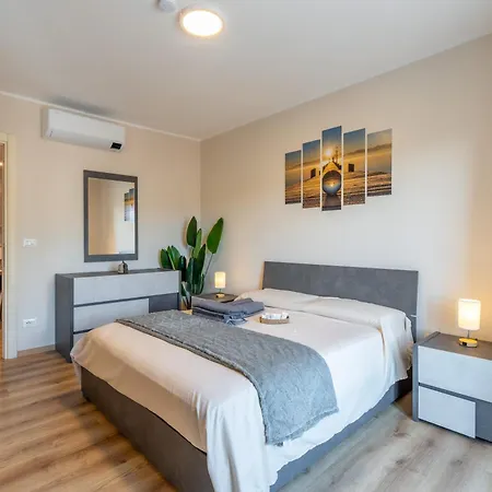 The Secret Garden - Jacuzzi Privata E Relax A Apartment