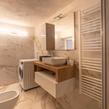 アパート The Secret Garden - Jacuzzi Privata E Relax A
