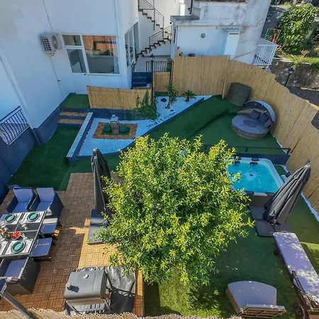 Apartment The Secret Garden - Jacuzzi Privata E Relax A *